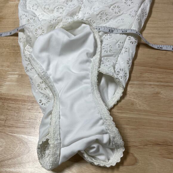 Kate Spade New York NWT Eyelet Halter Underwire One-Piece Swimsuit White Size L - Picture 11 of 11